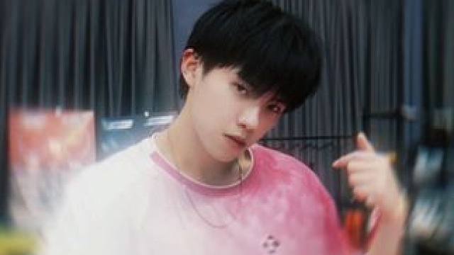 现在轮到我出场了是吧#羽毛球#迈特凯