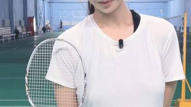 一把三百出头的高颜值进攻拍 #威臣醒狮 #威臣醒狮羽毛球拍 #羽毛球 #打羽毛球女生