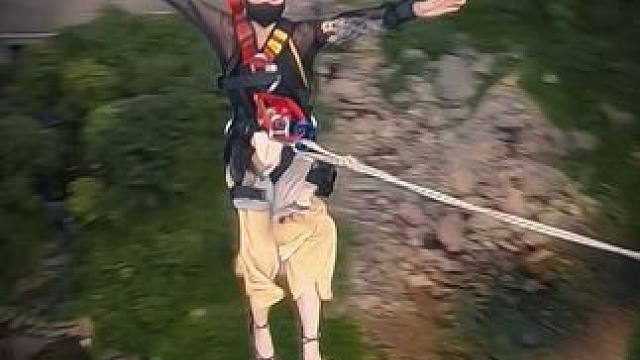 小姐姐蹦极这个优雅！