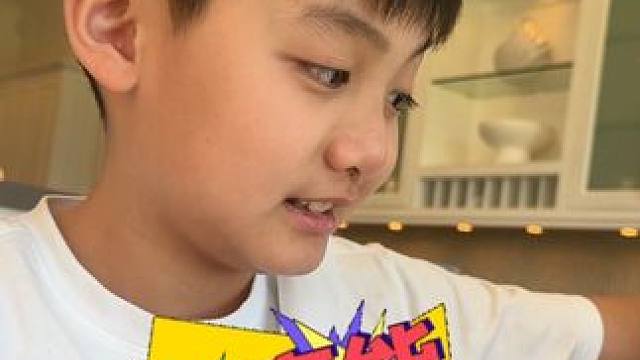 培养专注力：写作业的时候不要去打扰孩子，不能一会吃水果一会上厕所，做好准备工作再开始写作业哦