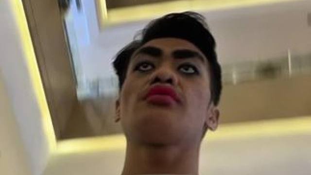 手机特效逗笑路人 #街头整蛊 #整蛊路人