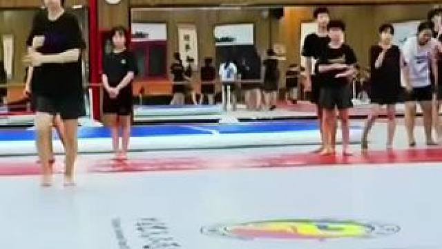 鱼台黑带武道学员徐俊毅在中国龙队示范团！
小子长的越来越帅了！
1080旋风踢！后空两周！
#功夫帅