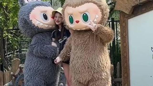 #第一次这么轻松拿下labubu   好陌生...就这么轻易得到了labubu？#不排队就能拿的la