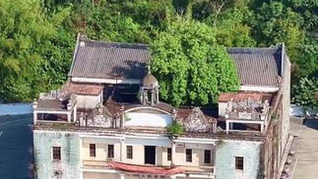 这是建于1928年的学校，百年前姓陈的就有这么富有，广东台山凤山学校，曾经在这里的读书，如今还记得吗