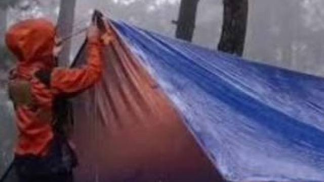 残酷的雷暴！在暴雨和雷暴中独自露营 。#雨中露营 #户外露营 #解压助眠视频 #启发搜索激励计划