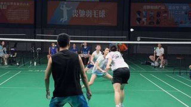 所以这是劈还是滑#羽毛球 #羽毛球精彩片段 #羽毛球比赛
