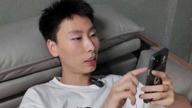 打羽毛球才能花多少钱？ #羽毛球 #羽球人 #羽毛球发球机 #艾迪宝a260