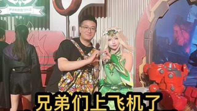 今晚到家直播复盘上海嘉年华之行，复盘前瞻，分析蓝贴，每整点发一张月卡，10级以上粉丝灯牌半点额外再发