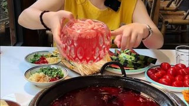 在眉山开了8年的苏家大院，环境好，火锅味道也正宗，很适合朋友聚餐或者家庭聚会！#苏家大院 #火锅 #