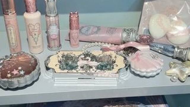 奶茶哪有花知晓香！ #彩妆  #花知晓新品  #花知晓贝壳珍珠系列  #花知晓礼盒