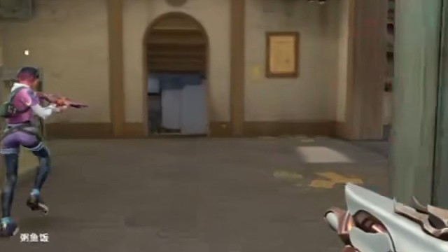 有一次扎我队友身上，我队友带着跑笑死我了