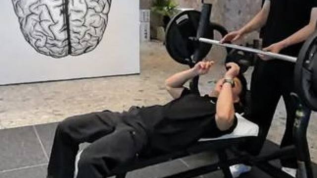 #健身 卧推110公斤   继续突破#力量