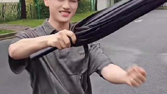 刺痛现在的确帅了不少氛围感是有的​​​