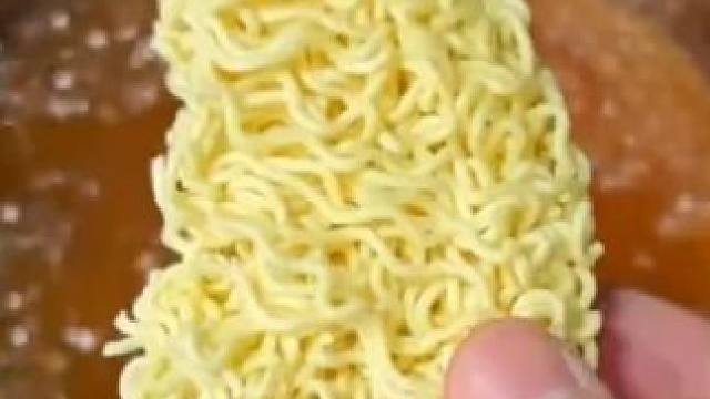 五种蔬菜做的面卖爆了，你们也赶紧薅！ #蔬菜面 #泡面 #方便面