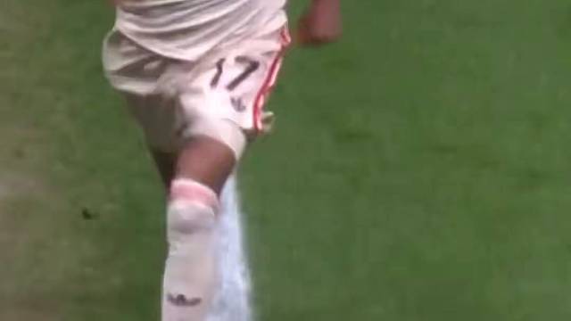 皮球快出底线时，你能这样“坑” 对手