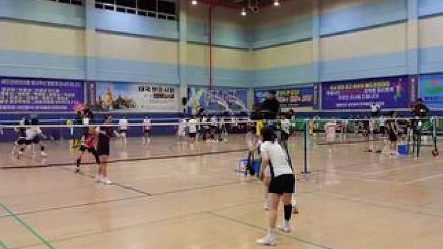 强#羽毛球 #打羽毛球女生