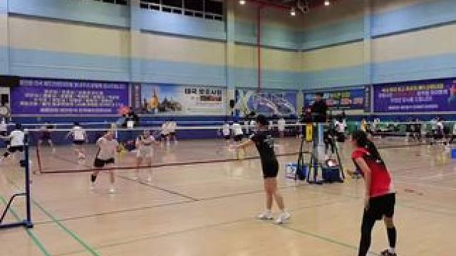 像不像你打的球#羽毛球 #打羽毛球女生