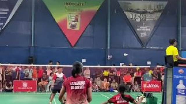 有没有比你会打#羽毛球 #打羽毛球女生#享受羽毛球带来的快乐