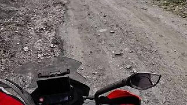 带你体验一下海拔4000的悬崖的下坡 有没有恐高小伙伴，坚持看完可以吗