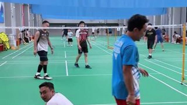 你们想打球还是打我哎#一起来打羽毛球 #羽毛球 #羽毛球双打 #达拉教练