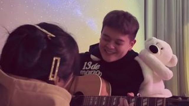 让你对象给你唱哦！ #爱的就是你 #吉他弹唱 #无声卡清唱 #情侣