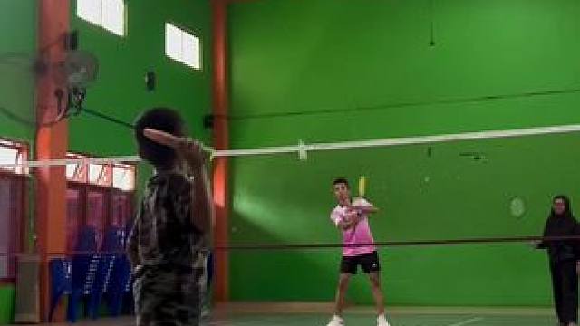 球拍#羽毛球 #享受羽毛球带来的快乐