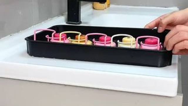 吸盘脸盆挂钩 这款吸盘脸盆挂钩 真不错，免打孔上墙，全家的脸盆都能上墙收纳不占地方，大号脸盆也没问题