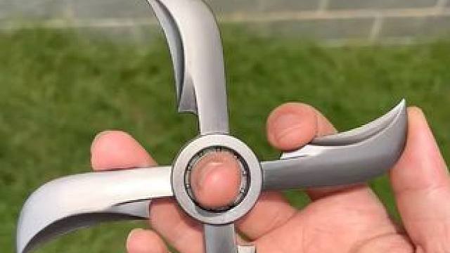 没有男生会拒绝这么酷的手里剑指尖陀螺吧~ #有男生会拒绝这个玩具吗 #指尖陀螺