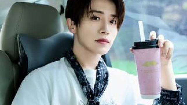 #奶茶  明星都人手一杯了！闺蜜闺蜜和我一起get同款！！！#荔枝冰酿 #半个娱圈都在喝的奶茶