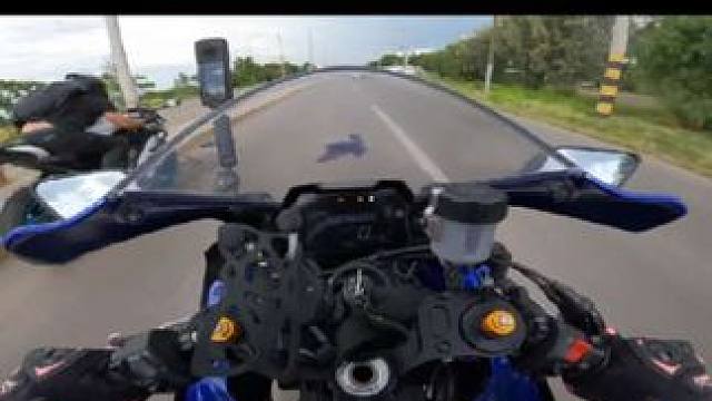 老外封闭道路实测！675sr vs r7直线加速比赛！#675sr #r7 #老外真会玩 #国际春 