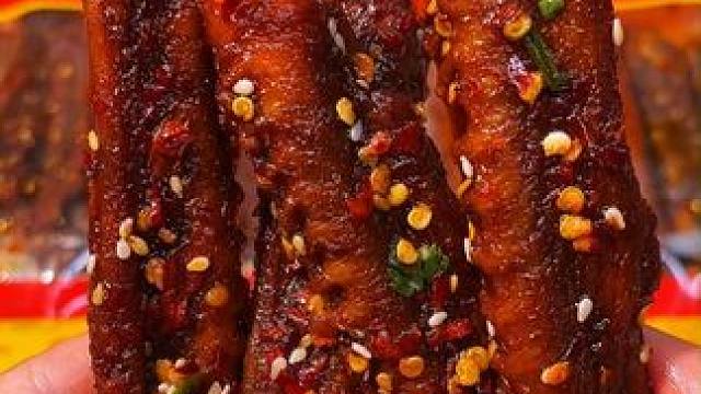 平常只有小吃店才能吃到的香辣鸭翅现在左下角链接也能买到啦！#追剧小零食 #好吃到停不下来 #妈呀太香