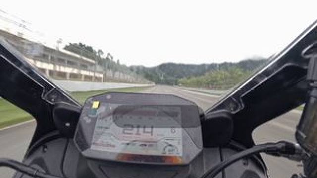 油门线都快拧断了！ #张雪500rr 练手，等#820rr 上市了刚好进阶，完美！