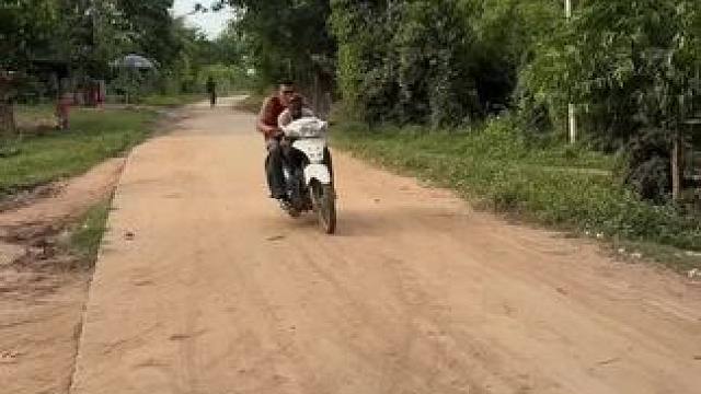 哈哈小土狗来了 #哈哈哈哈哈哈我要笑死了 #哈哈哈娱乐一下