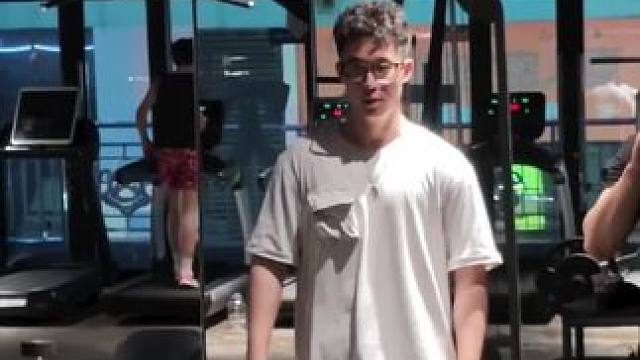 一周六练太累了，我准备改成一个星期练六天、
我从来不喝蛋白粉，只不过练后喝一点而已、#50岁是更年期