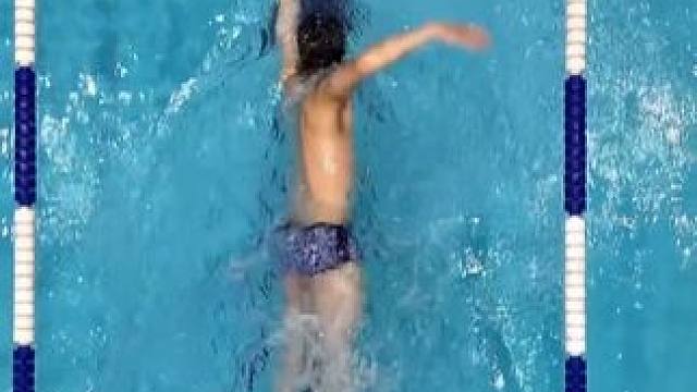 自由泳二拍腿动作真的太轻松，25米15秒算什么水平！ #自由泳 #游泳 #自由泳二次腿 #游泳训练 