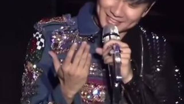 “想我的时候戴上耳机”#林俊杰