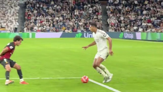 又慢又犹豫  处理不了赶紧传队友