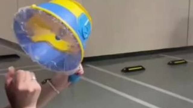 快看我的新泡泡机冲天炮，这也太帅了吧～#冲天炮 #玩个很新的东西 #泡泡机