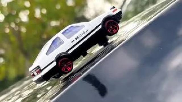 谁能拒绝一个会漂移的ae86车载摆件啊～哈哈太好玩了 #汽车好物 #车载摆件 #超好玩