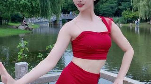 红孔雀上线～
#傣族 #民族舞 #向全世界展示中国舞 #舞蹈翻跳