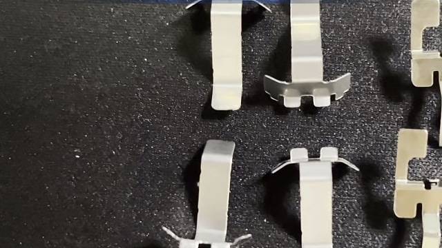 可定制各种不同规格的五金冲压件