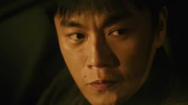 老鬼受枪伤后找到卢少骅，求他救自己。卢少骅觉得阿胜的死和他有关，想把他交给公安。老鬼求他不要这么做，