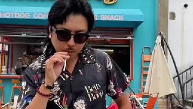 不玩机车的日子 玩机动战士！保卫地球什么的！你懂我意思吧！ #墨镜杀 #机车 #未来科技 #高达ch