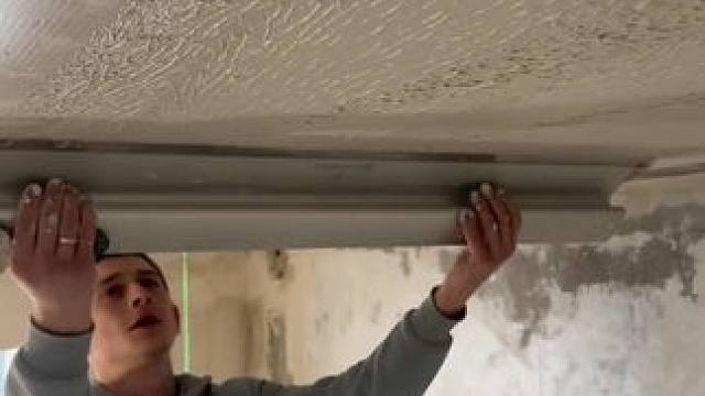 北欧装修刮腻子