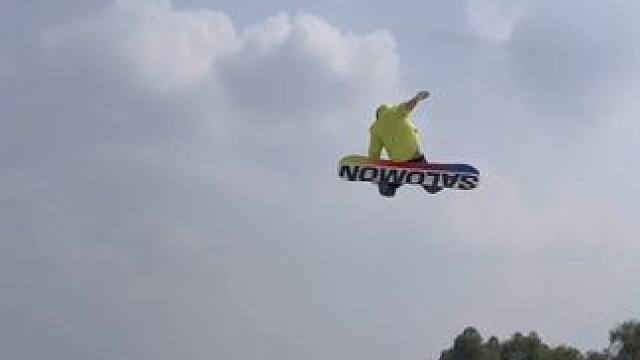 ✨✨这一刻我跟太阳一样闪耀✨✨
#Mk滑雪训练营 #极限运动 #单板滑雪