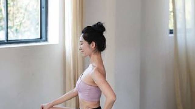 21节零基础入门瑜伽课（一：感知你的身体）大家好，我是洋洋yoga，老学员都叫我洋洋老师，在线上教瑜