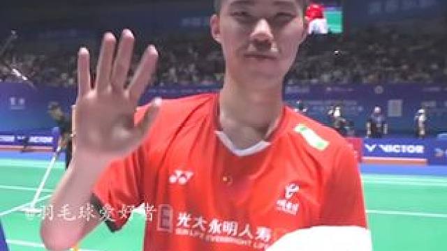 翁泓阳爆冷昆拉武特，期待他后面的比赛能够再创佳绩。 #羽毛球