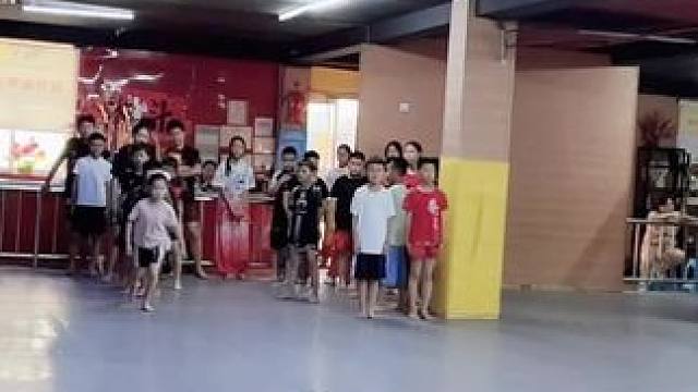 周二空翻走起
#少儿搏击运动 #空翻特技