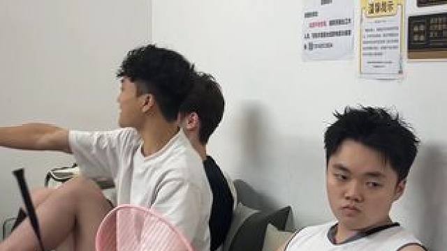 你把球放场地旁边#川崎极光7 #羽毛球 #搞笑