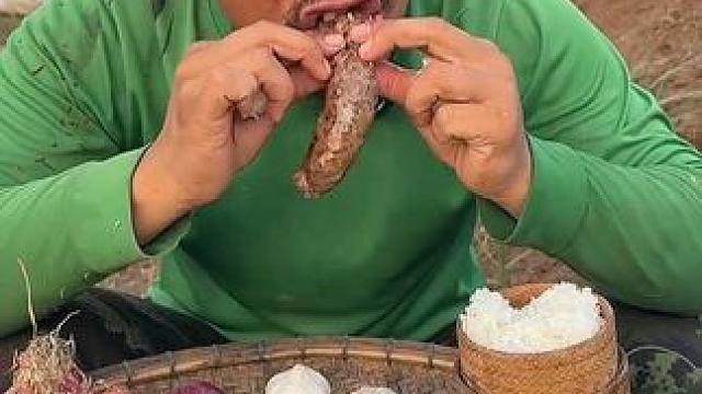 蚝油菜花烤牛肉肠 #美食 #户外美食 #泰国美食 #内容启发搜索